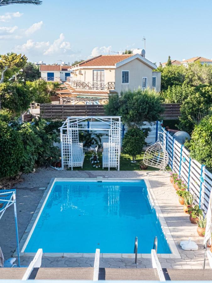 Greek Island Style 2 Bedroom Villa With Pool Next To The Sea 라르나카 외부 사진