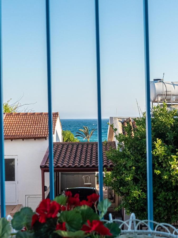 Greek Island Style 2 Bedroom Villa With Pool Next To The Sea 라르나카 외부 사진