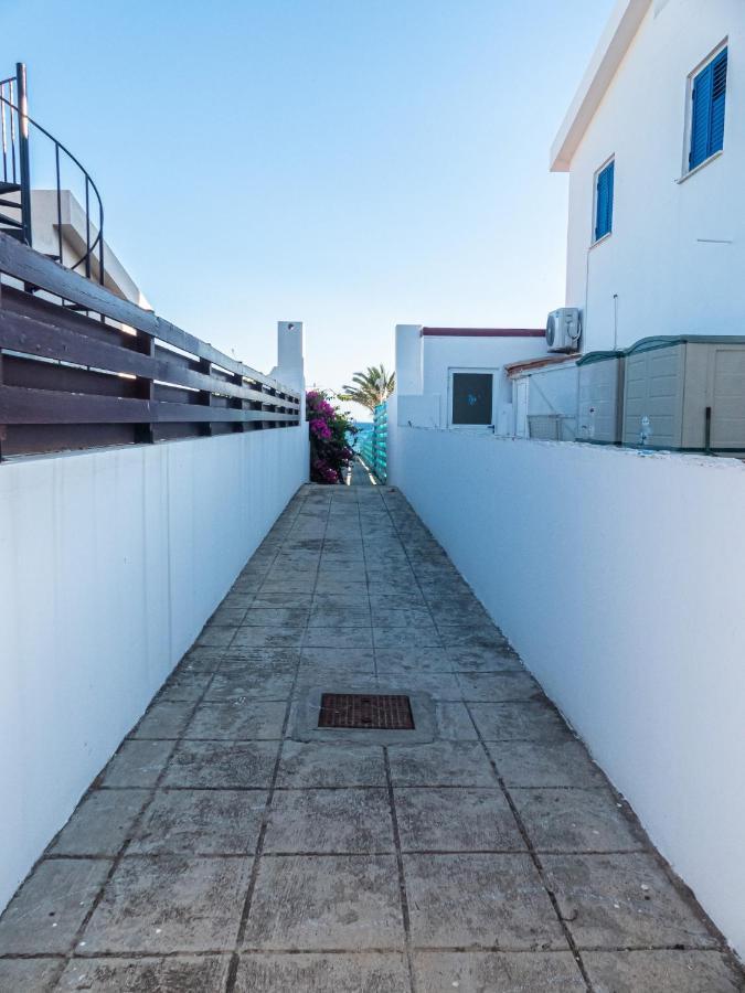 Greek Island Style 2 Bedroom Villa With Pool Next To The Sea 라르나카 외부 사진