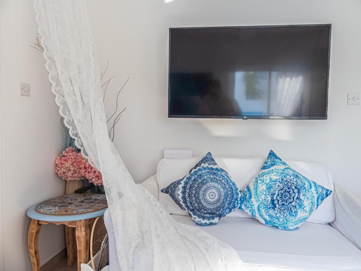 Greek Island Style 2 Bedroom Villa With Pool Next To The Sea 라르나카 외부 사진
