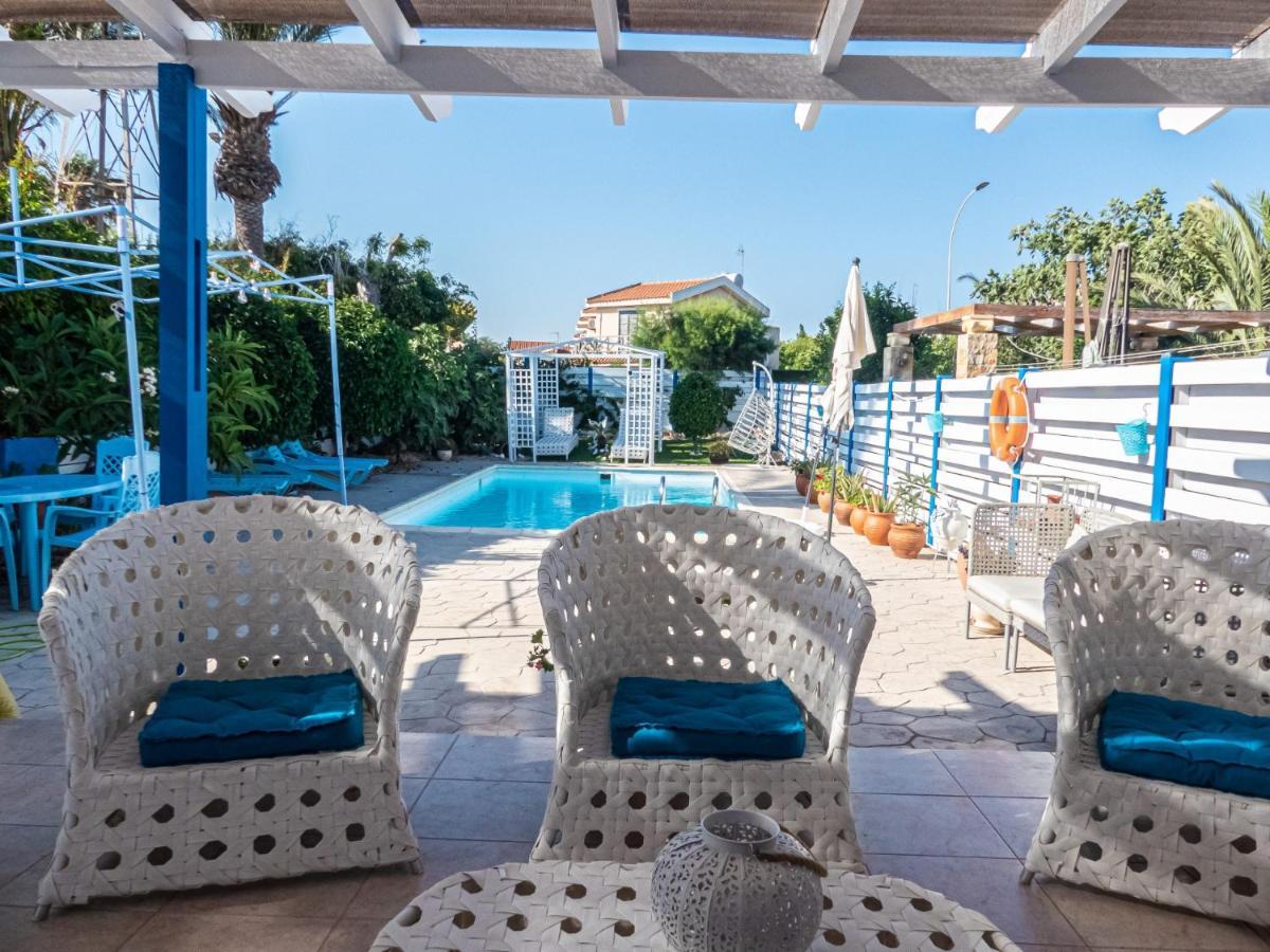 Greek Island Style 2 Bedroom Villa With Pool Next To The Sea 라르나카 외부 사진