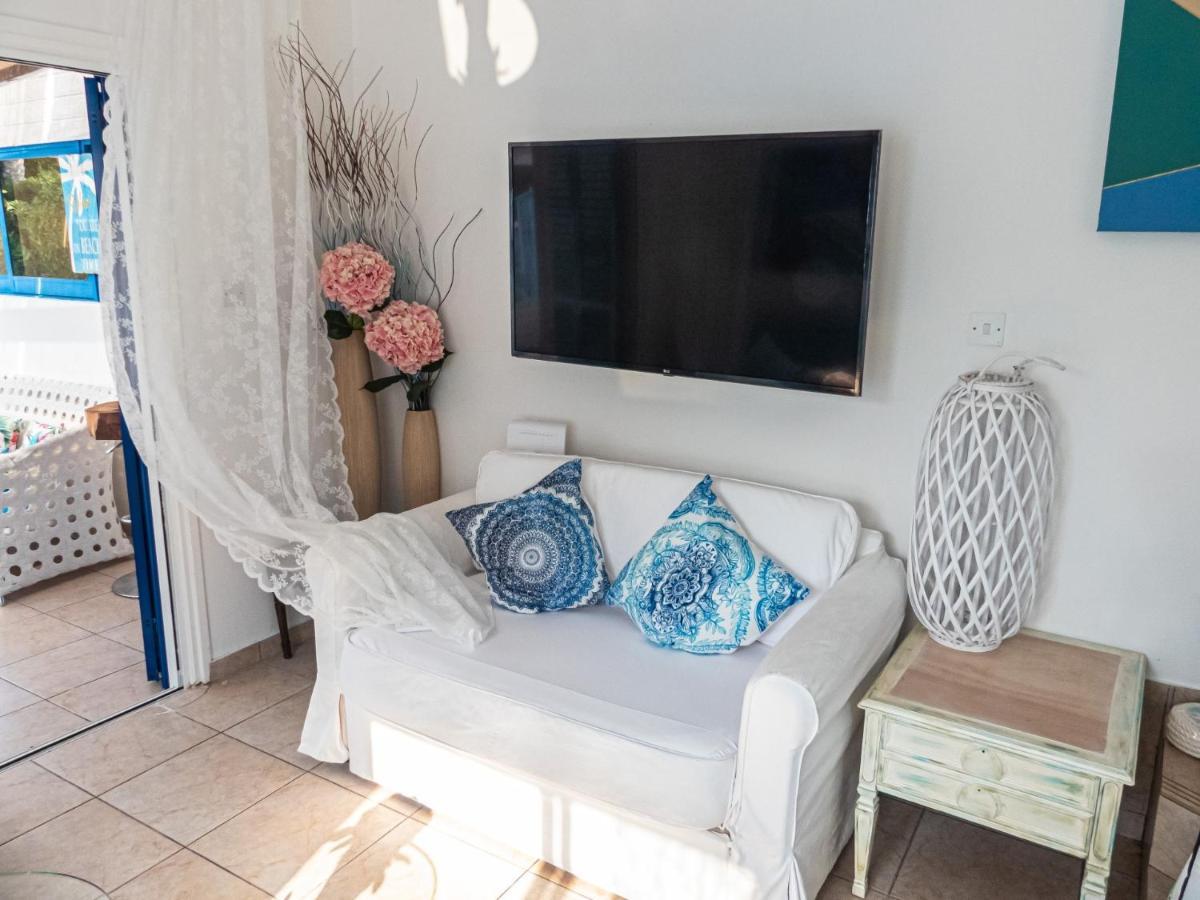 Greek Island Style 2 Bedroom Villa With Pool Next To The Sea 라르나카 외부 사진