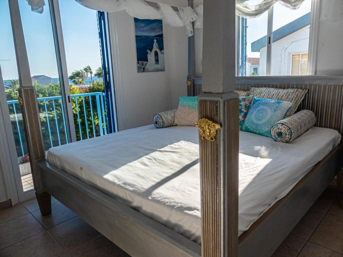 Greek Island Style 2 Bedroom Villa With Pool Next To The Sea 라르나카 외부 사진