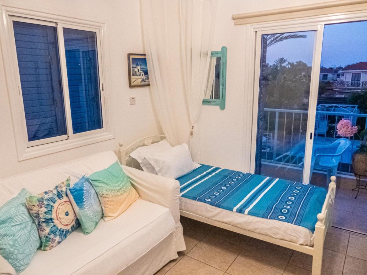Greek Island Style 2 Bedroom Villa With Pool Next To The Sea 라르나카 외부 사진