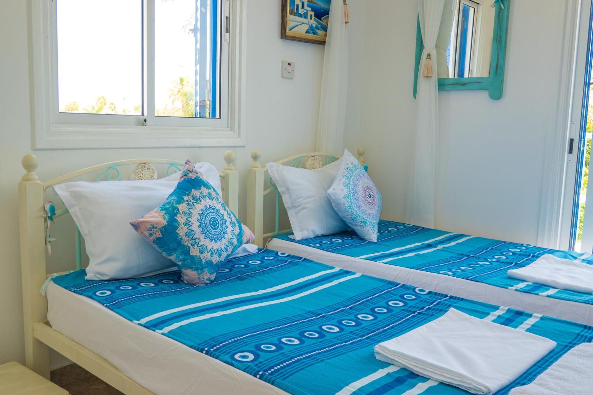 Greek Island Style 2 Bedroom Villa With Pool Next To The Sea 라르나카 외부 사진